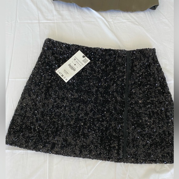 Zara Black Sequin Mini party Skirt mid waist Slit hem ZW Collection size S NWT - Picture 13 of 16